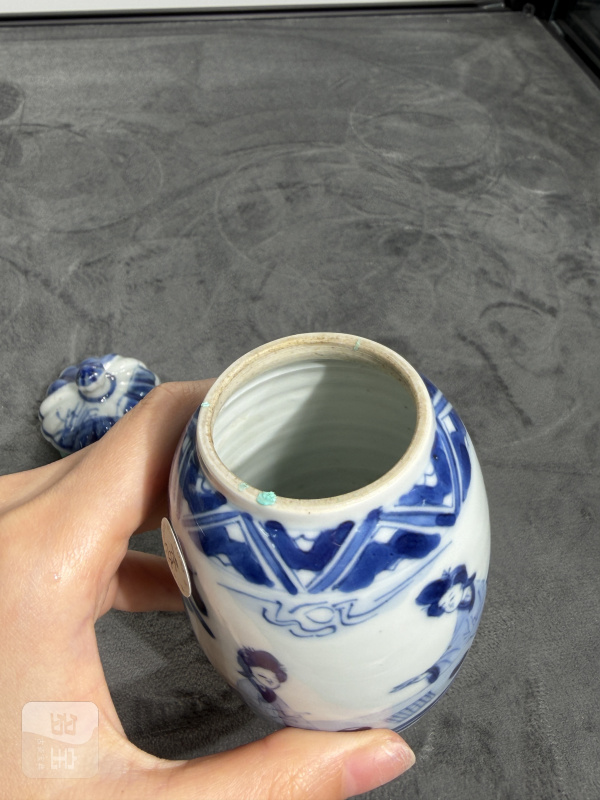 清康熙青花仕女对弈图莲子罐 - 图10